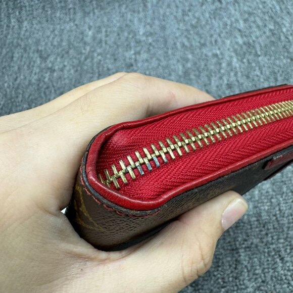 Louis Vuitton Leather Wallet 385-081325 - Picture 8 of 14